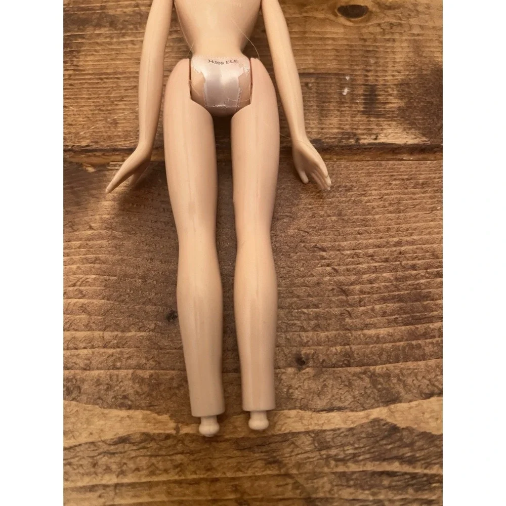 Bratz Cloe 2001 MGA Vintage Doll Nude Gold Tinsel Blue eyes Pink Lips